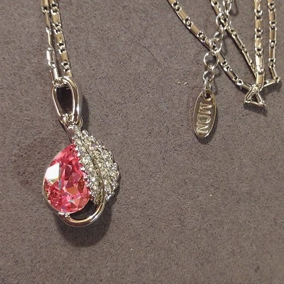 NEW Beautiful Silver Tone Leaf Gem Necklace - Picture 2 of 6